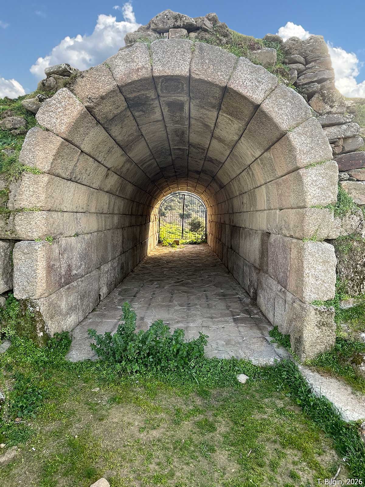 Alabanda Tiyatrosu Güney Girişi