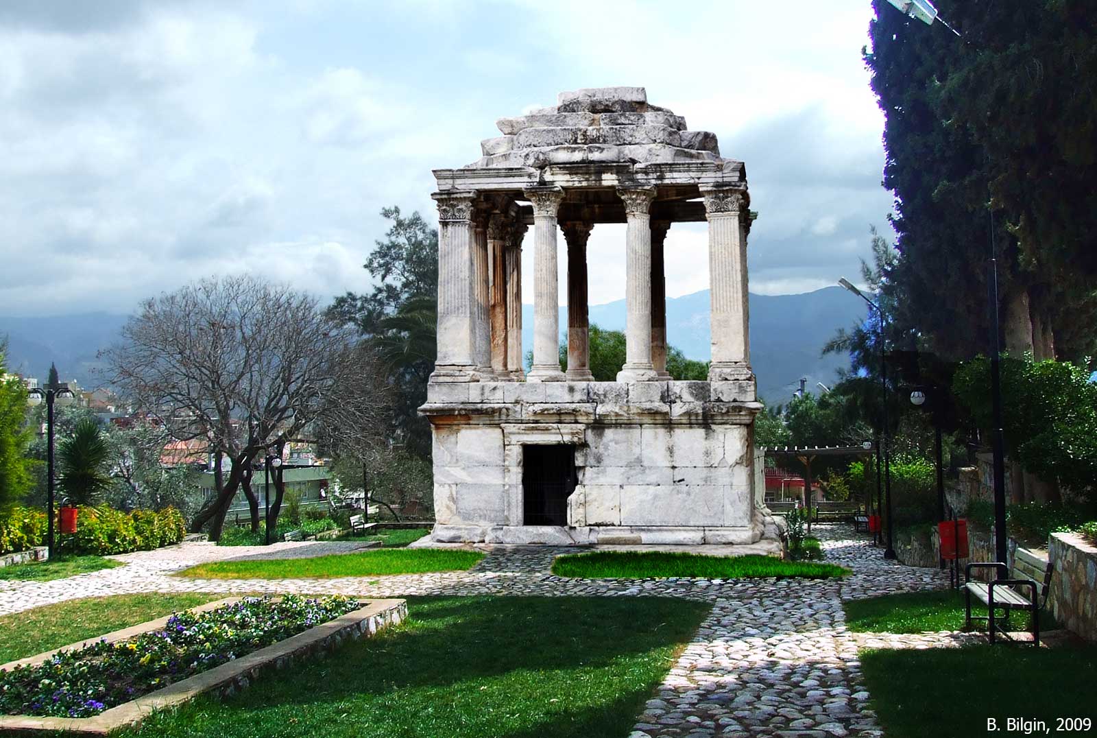Mylasa Gümüşkesen Tomb